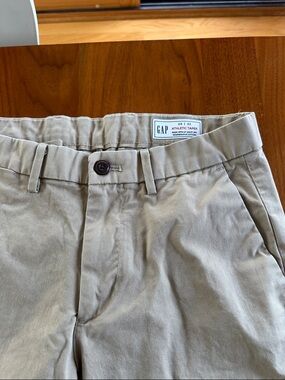 GAP Men’s Athletic Taper Chinos in Khaki/Tan 29x30